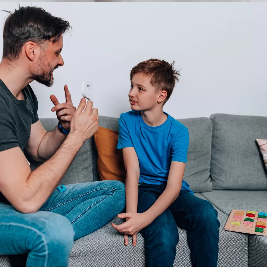 Con chậm nói, khi nào bố mẹ nên lo lắng?