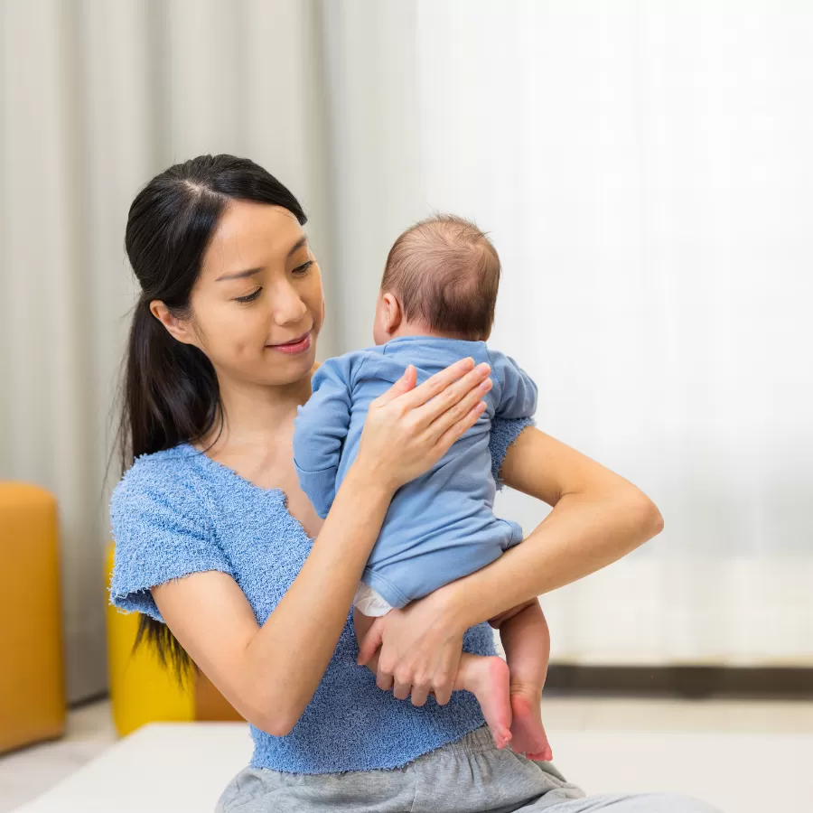 Vỗ ợ hơi mà bé vẫn trớ sữa? Có thể mẹ đang mắc 3 lỗi này